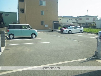 ＧＲＡＮＤ　ＨＩＬＬＳ[1LDK/52.98m2]の駐車場1