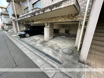 リフィーネめじろ台[4LDK/108m2]の駐車場