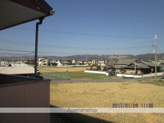 ナナヤマ岩出の玄関写真