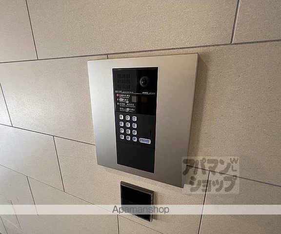 THE RESIDENCE 二条駅前の玄関写真