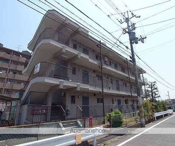 野色マンションの外観写真