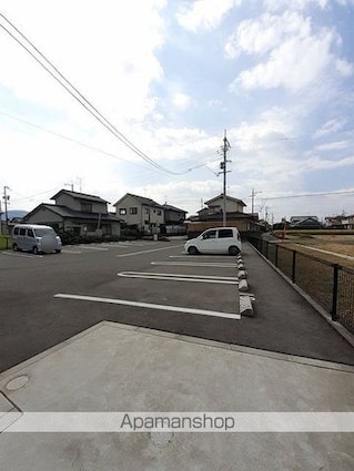 カロン[2LDK/58.21m2]の駐車場