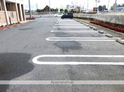 カーサ・フェリーチェスⅠ[2LDK/58.86m2]の駐車場3