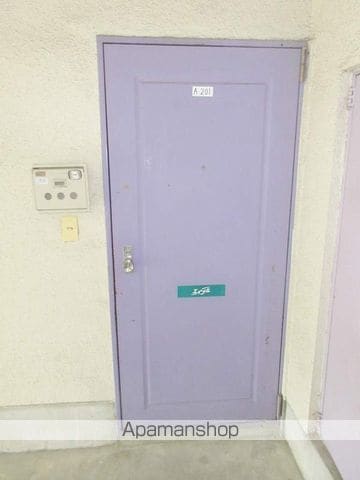 大手マンションA棟の玄関写真