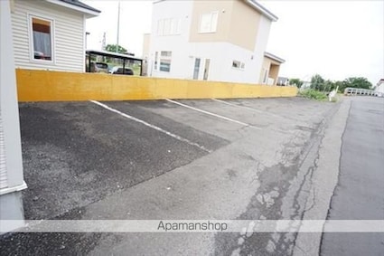 Ｒｉｖｉｅｒｅ（リヴィエール）[1LDK/48.84m2]の駐車場2