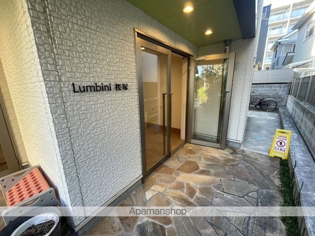 LUMBINI桜塚の玄関写真