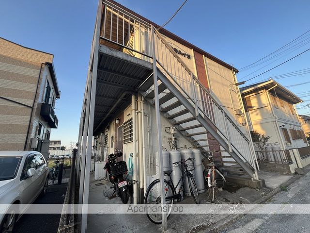 新妻ハイツの外観写真
