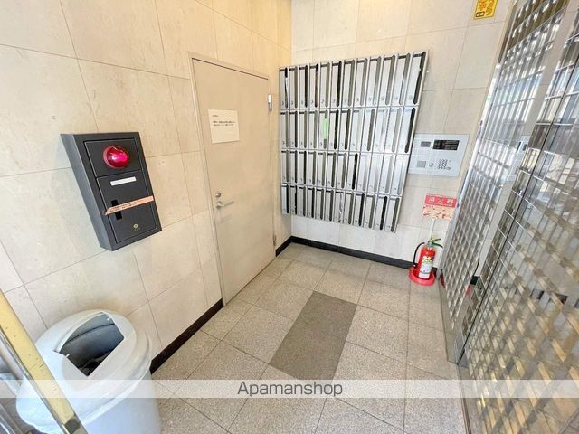 ミストラル本町ウエストの玄関写真