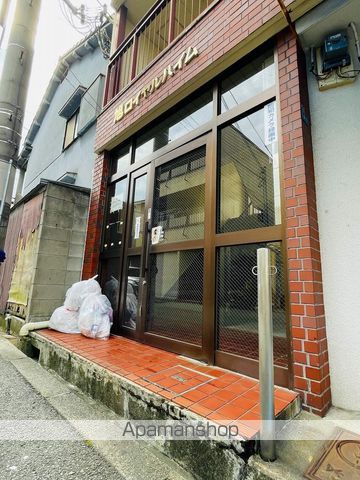 旭ロイヤルハイムの玄関写真