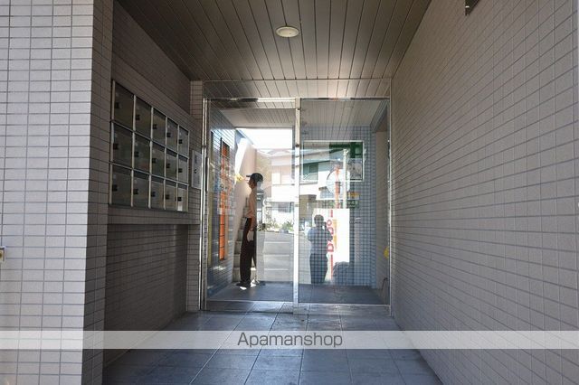 グランドヒルズの玄関写真