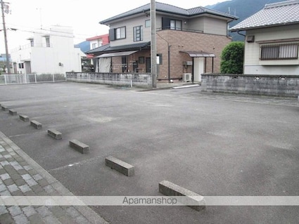 メゾン・ド・エトワール[3LDK/68.8m2]の駐車場