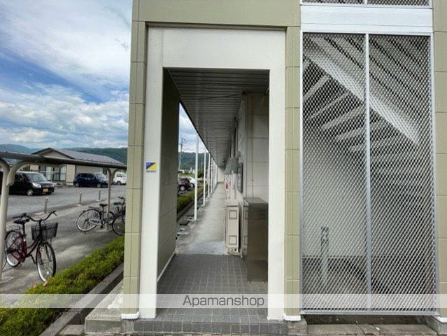 レオパレスコマクサの玄関写真