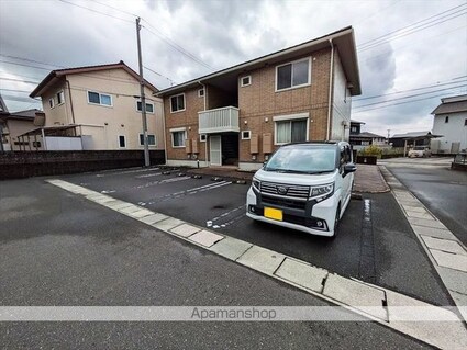 ハミングバード　Ｃ棟[2LDK/53.76m2]の駐車場1