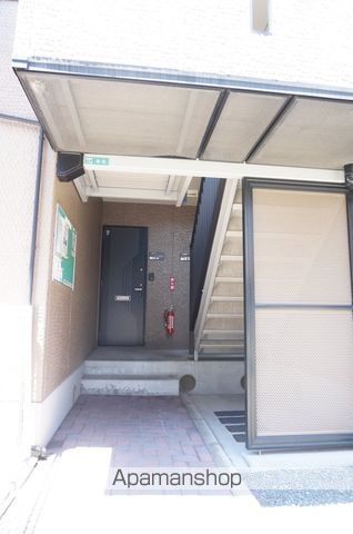コンフォート A棟の玄関写真