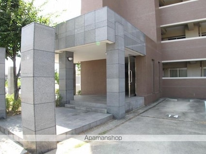 メゾンドール[4LDK/82.2m2]のエントランス