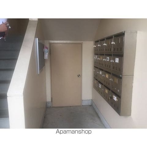 マンション高見の玄関写真