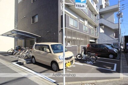 Ｍａｙｆａｉｒ　ＨＯＮＭＡＣＨＩ　ｓｑｕａｒｅ[1DK/31.71m2]の駐車場