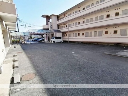 サンライズブルー[1R/22.9m2]の駐車場