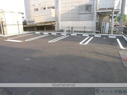 ユリウス　南江戸　Ⅱ[1K/31.65m2]の駐車場