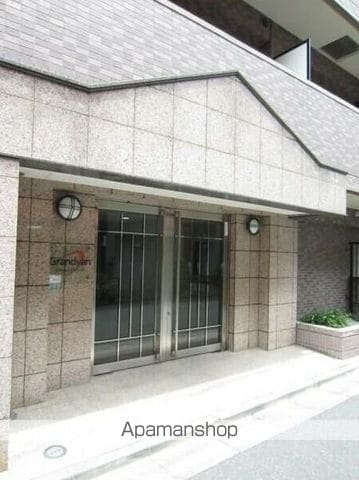 グランヴァン中野新橋の玄関写真