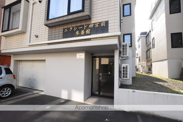 エクシード神宮前参番館の玄関写真