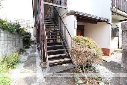 東京都三鷹市上連雀２丁目[1K/23.1m2]のエントランス