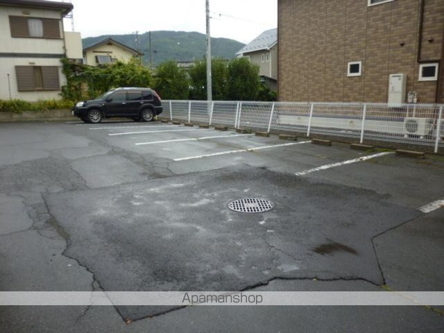 ＥＬＲＶＥＲ（エルヴェ）[1K/22.68m2]の駐車場2