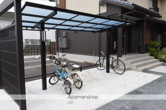 古都里 B棟の玄関写真
