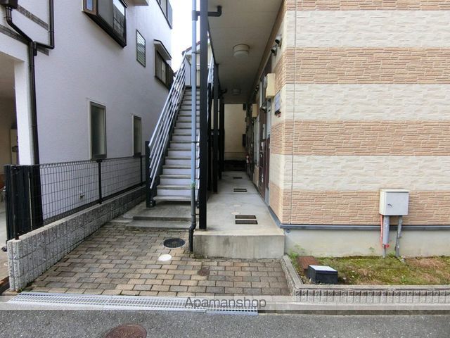 レオパレスWEENY FLATの玄関写真