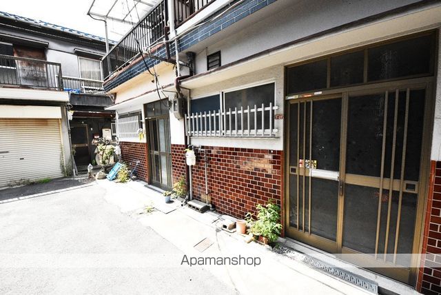 大黒町1丁目貸家の玄関写真