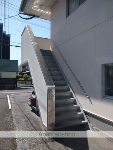 河井田コーポの玄関写真