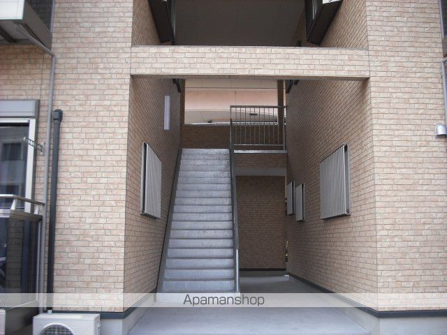 ラフィーネ川西の玄関写真