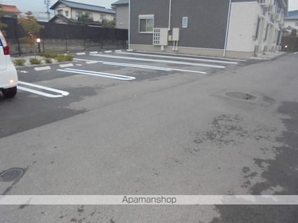 カーサ　ヴェルデ[1LDK/52.37m2]の駐車場1