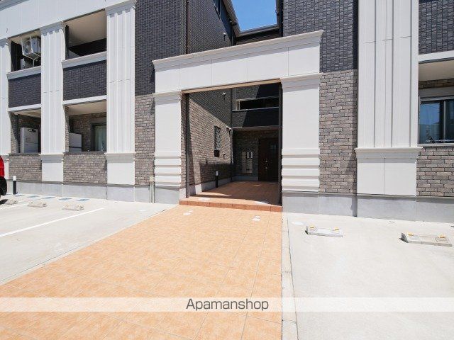 MODERNISM EASTの玄関写真