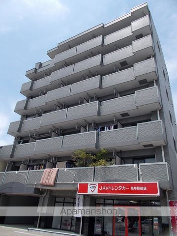 【岐阜市加納栄町通のマンションの外観1】