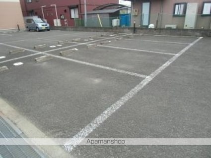 レオパレスサンハイム岩切[1K/23.18m2]の駐車場2