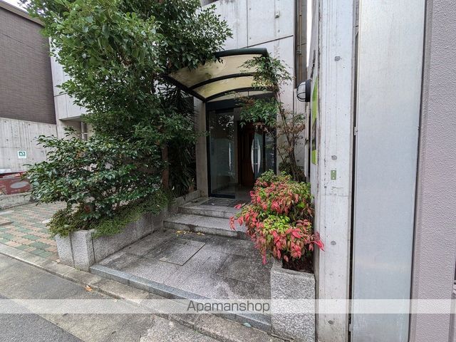 てづかビルの玄関写真