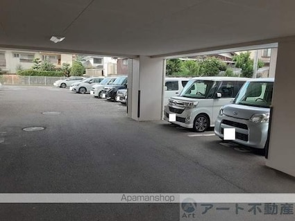 サーパス鷹子２番館[3LDK/74.23m2]の駐車場