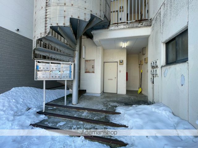 栄ハイツの玄関写真