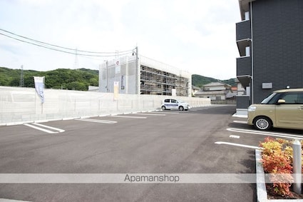 フェールⅡ[1LDK/41.4m2]の駐車場