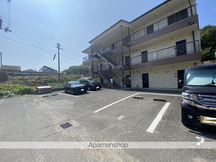 グランドステータス西宝町[1K/25.56m2]の駐車場