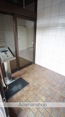 新中広ビルの玄関写真