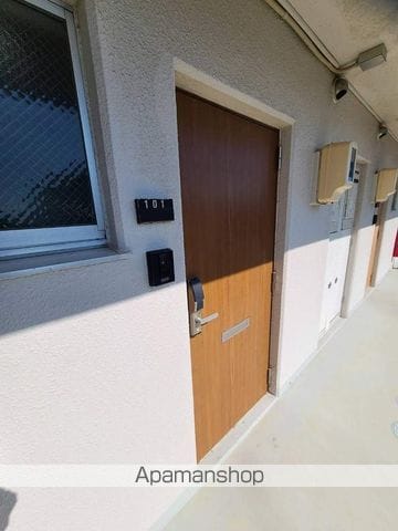 NEXTAGE新橋の玄関写真