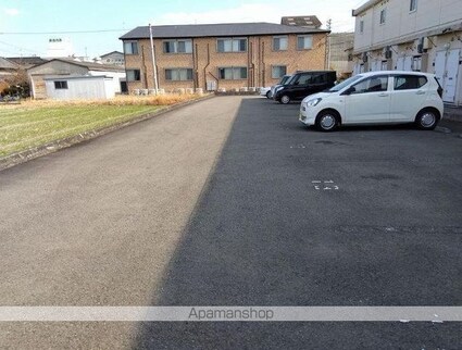 レオパレスアントラー[1K/26.08m2]の駐車場