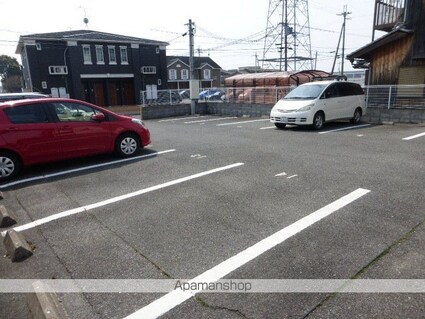 グランディール松尾[1K/26.52m2]の駐車場