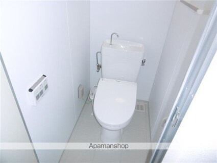 ＥーＪｉ　Ｈｏｕｓｉｎｇ[2LDK/66m2]のトイレ