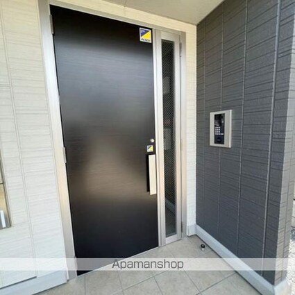 滋賀県大津市中庄１丁目[1LDK/42m2]のエントランス1