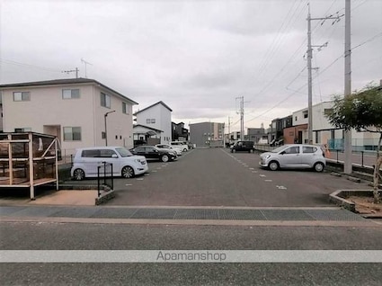 レオパレスヴァン　ソレーユ[1K/23.61m2]の駐車場2