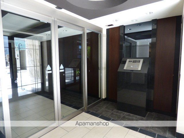 プレサンス新大阪コアシティの玄関写真