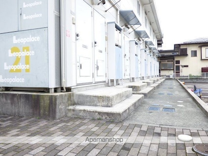 レオパレスＤＯＮ　ＤＯＮ[1K/26.08m2]のエントランス